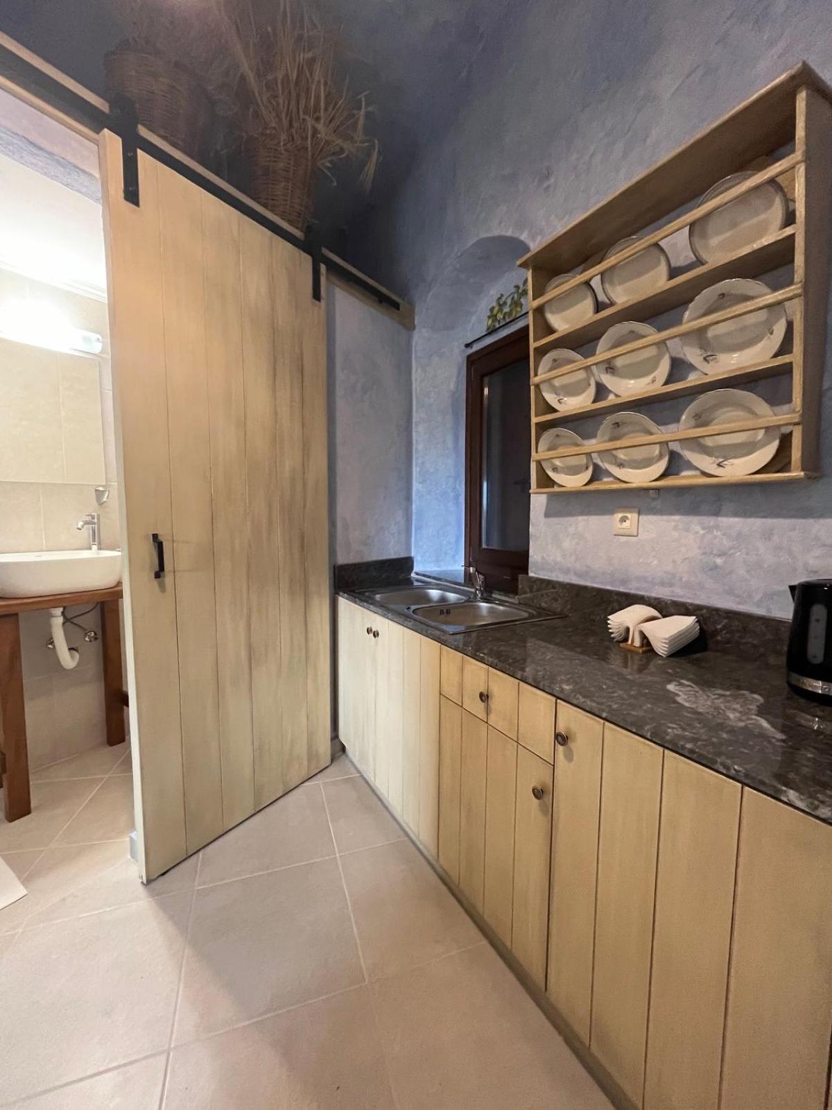 Apartment Vlychos *