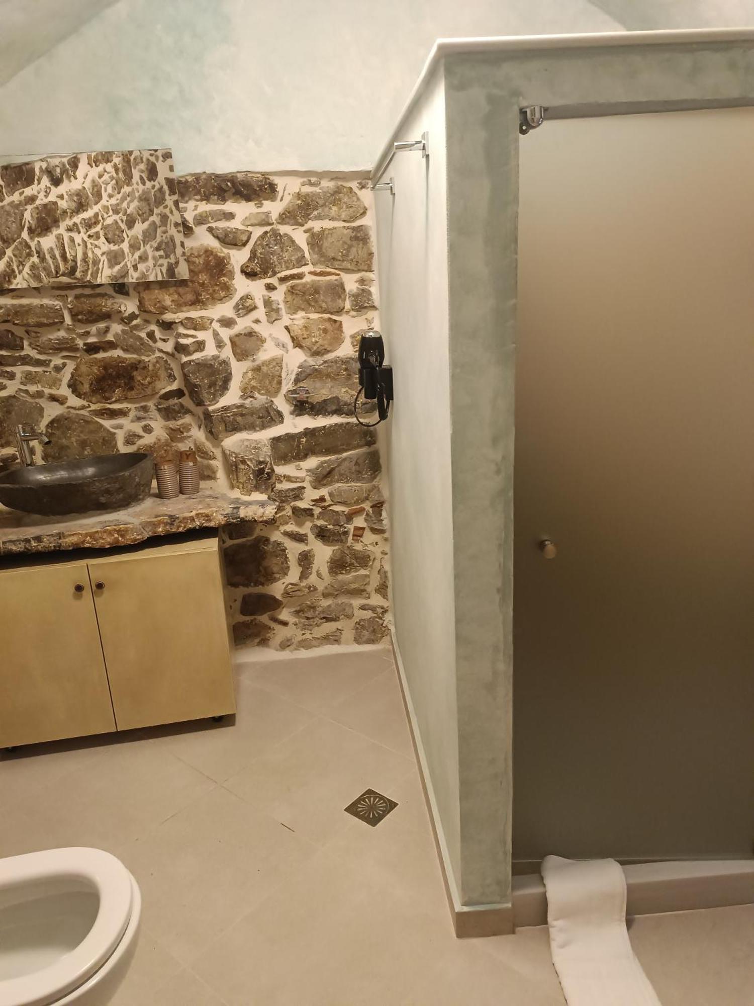 Apartment Vlychos *