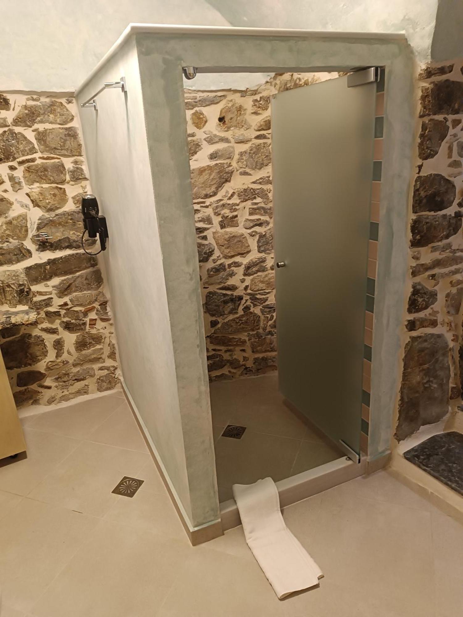 Apartment Vlychos *
