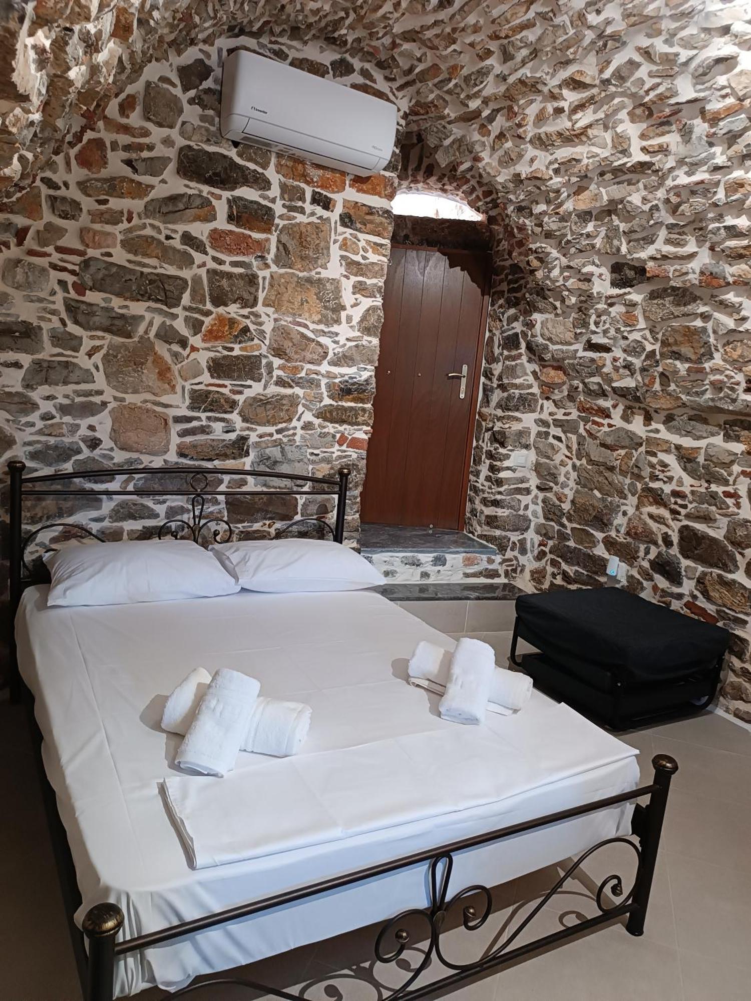 Vlychos Apartment *